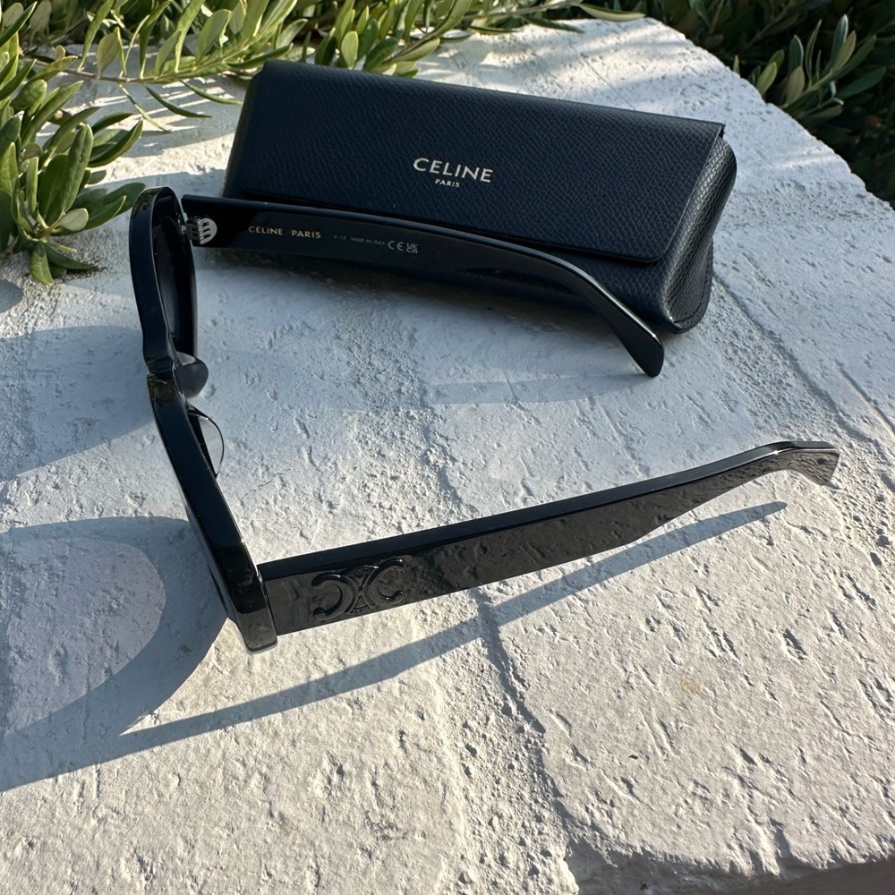 Celine Triomphe Oval Sunglasses in black acetate - Picture 3 of 6
